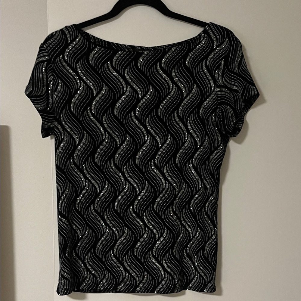 Black Onyx Nite Short Sleeve Top with Silver Wave Pattern